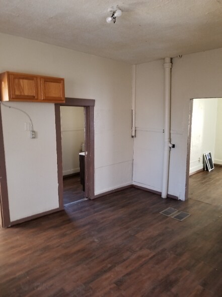 Building Photo - 261 Bellview St