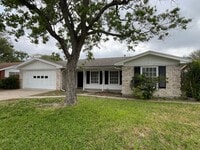 Building Photo - Remodeled 3 Bedroom 2 Bath in Central City