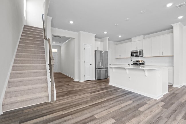 Building Photo - 5715 Woodlawn Dr