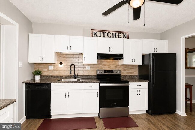 Building Photo - 5135 Shawe Pl