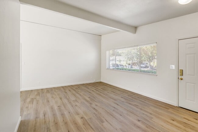Building Photo - 406 Scripps Dr