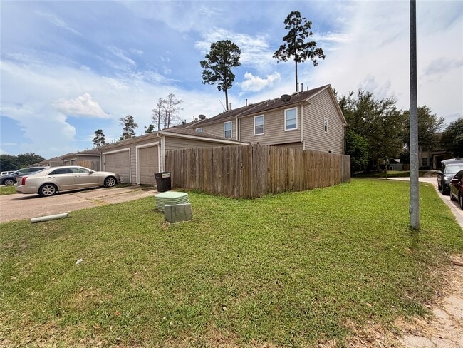Building Photo - 23854 Township Elm St