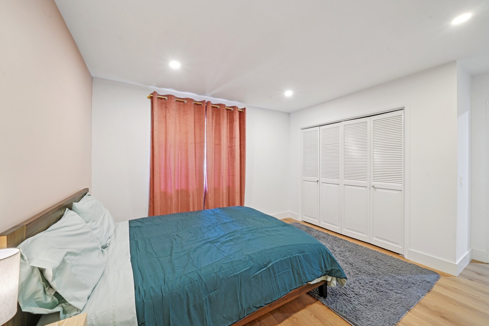 Building Photo - 1500 Country Club Dr