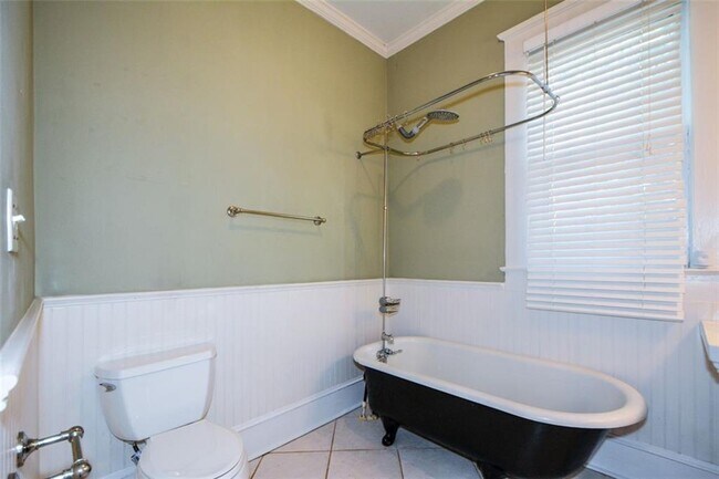 Building Photo - 404 Ormond St SE