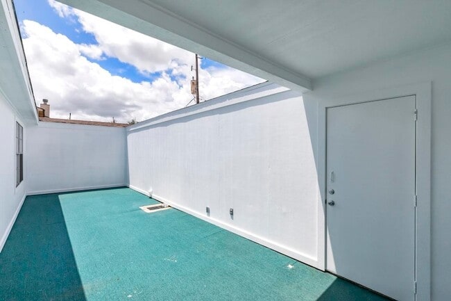 Building Photo - 8930 Manion Dr