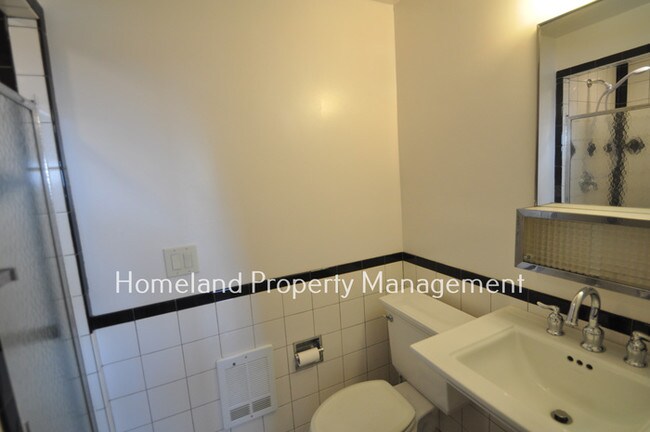 Building Photo - 3 Bedroom Duplex