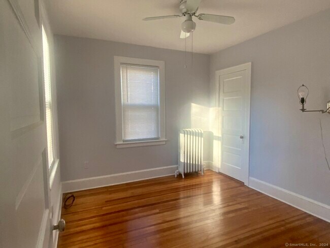 Building Photo - 419 High St