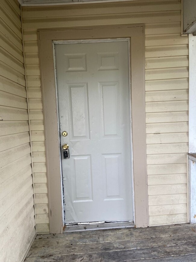 Building Photo - 2 bedroom One Bath Home For Rent