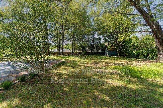 Building Photo - 7421 Dell Dr