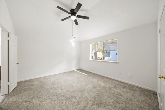 Building Photo - 230 Cool Cove