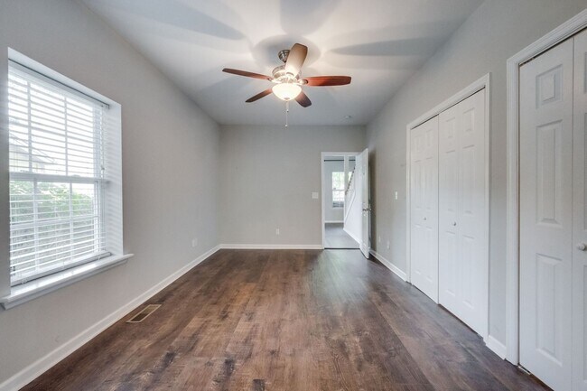 Building Photo - Welcome home to this stunning home in the great Sylvan Heights neighborhood!