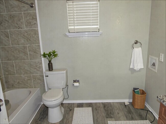 Building Photo - Charming 3-Bedroom Home in Bonham, TX – Only $1,399/month!