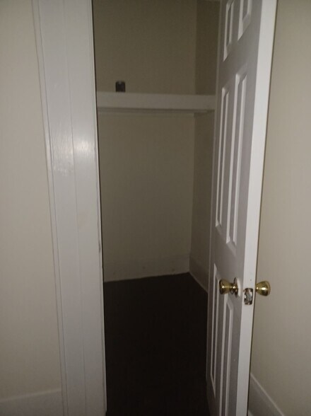 Building Photo - 210 Main St