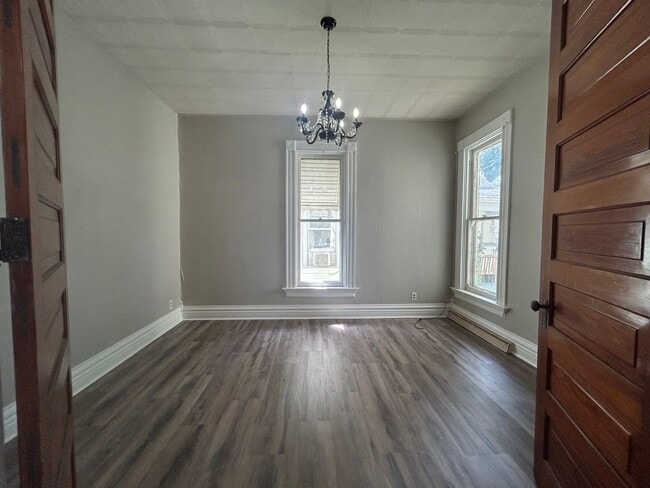 Building Photo - SUBLEASE: 2 Bedroom 1 Bath House Available in Connersville