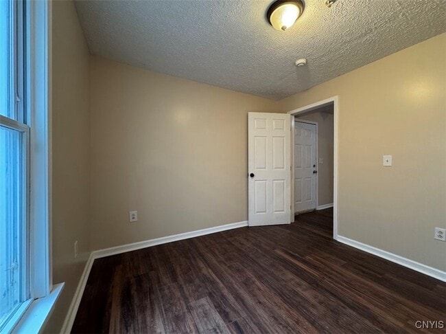 Building Photo - 2 E Main St