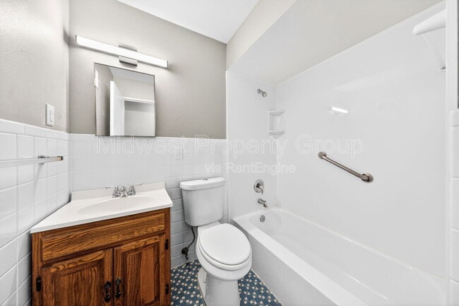 Building Photo - 1810 Swallow Ln