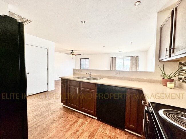 Building Photo - 5210 E Desert Straw Ln