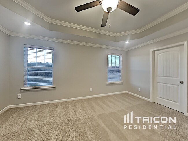 Building Photo - 604 Eagle View Dr