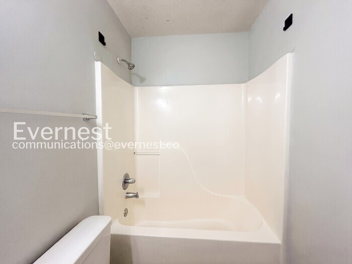 Building Photo - 9136 Kaitlyn Dr S