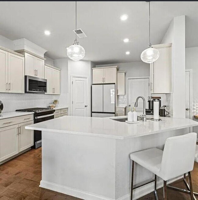 Building Photo - 2645 Quarterdeck Dr