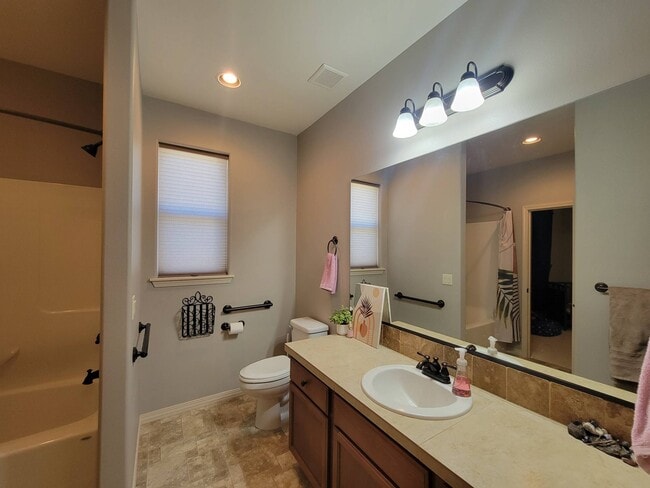 Building Photo - 2460 Bramasole Dr Way