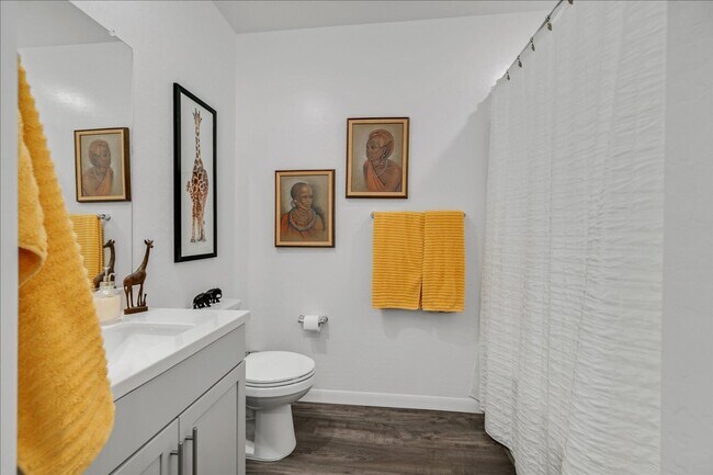 Building Photo - FULLY FURNISHED RENTAL