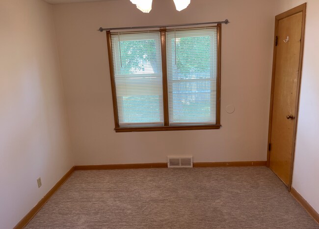 Building Photo - Charming 3 Bedroom In The Westside District!!