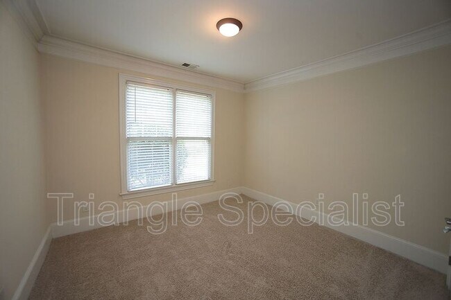 Building Photo - 900 Canenaugh Dr