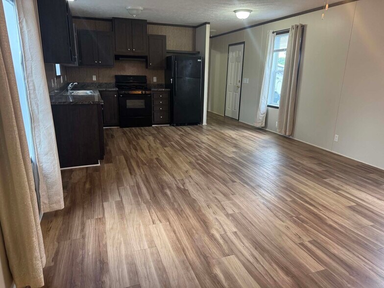 Building Photo - 48596 Leafdale Ct