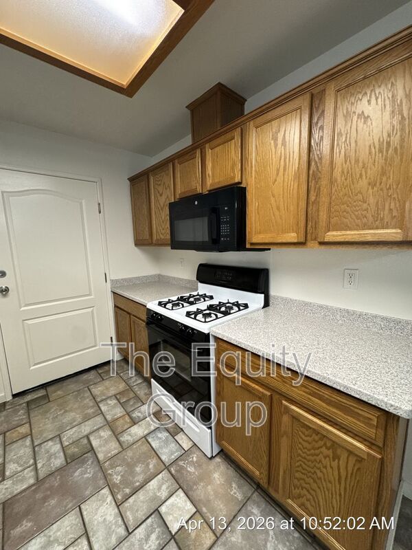 Building Photo - 1923 E Academy Ave