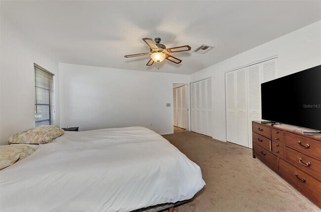 Building Photo - 5651 Golf Pointe Dr