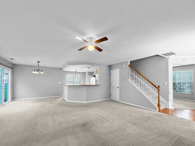 Building Photo - Stunning 4-bedroom, 2.5-bathroom home loca...