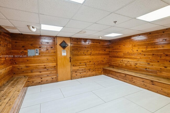 Building Photo - 540 Brickell Key Dr