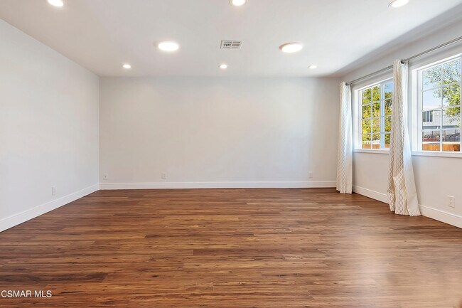 Building Photo - 3142 Casitas Ave