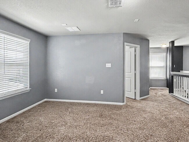 Building Photo - Spacious 4-Bedroom w/ Loft - Far West San Antonio
