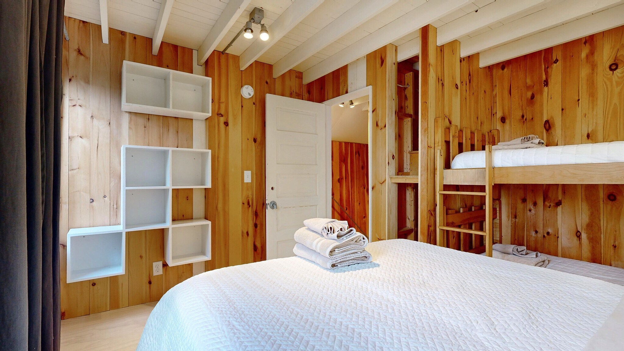 Building Photo - 42 Evergreen Ave