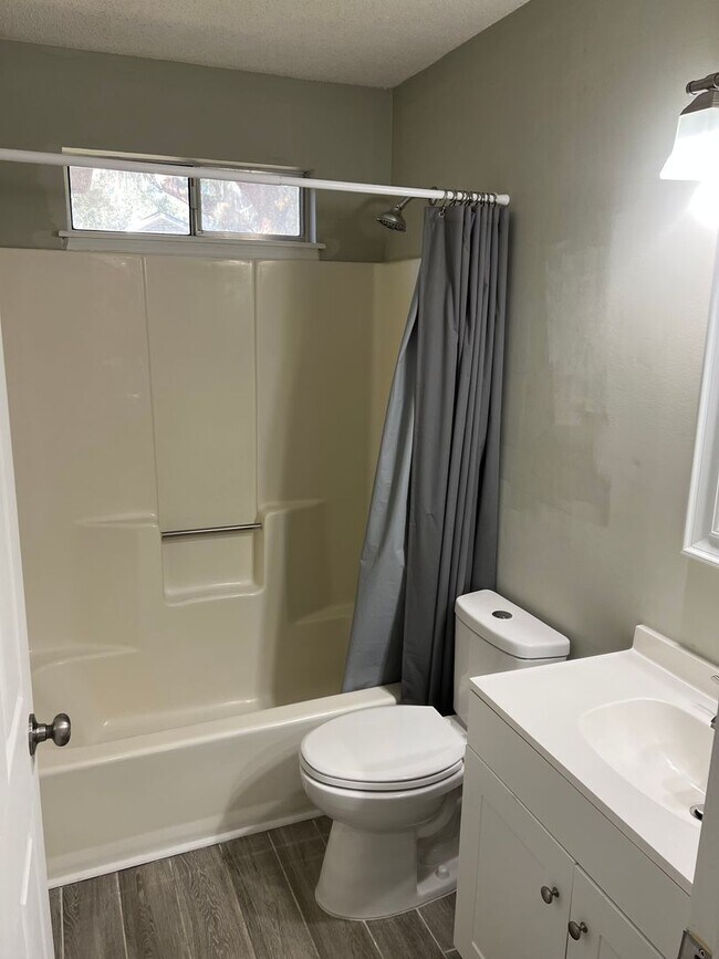 Building Photo - 140 Quail Run