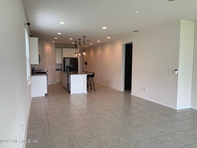 Building Photo - 816 Redtail Ln