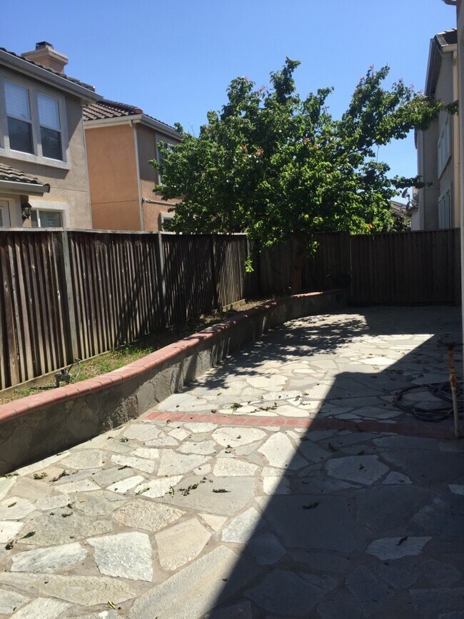 Building Photo - 2340 Pacifica Ct