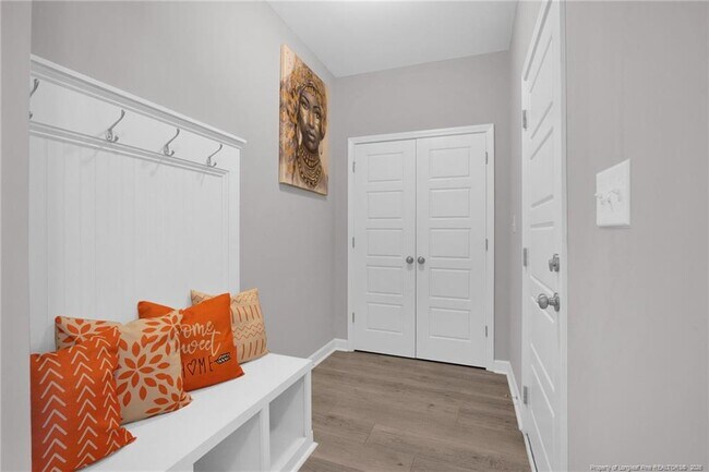 Building Photo - 208 Walker Downs Cir