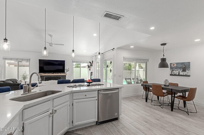 Building Photo - 1551 W Ironwood Dr