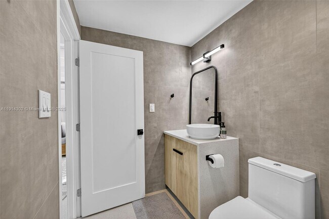 Building Photo - 11324 Palm Tree Ln