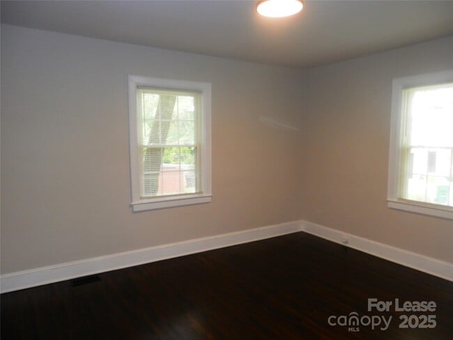 Building Photo - 1416 Effingham Rd