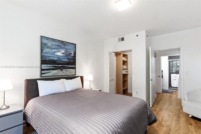 Building Photo - 19999 E Country Club Dr