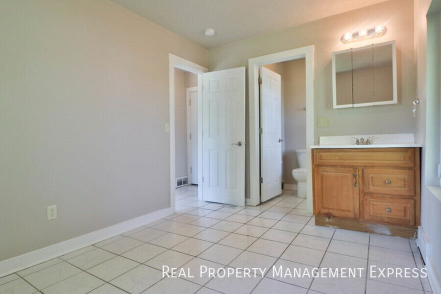 Building Photo - Move In by Feb 16 & Get One Month FREE