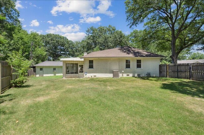 Building Photo - 847 S Mendenhall Rd