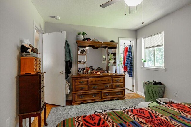 Building Photo - 265 Brentwood Dr