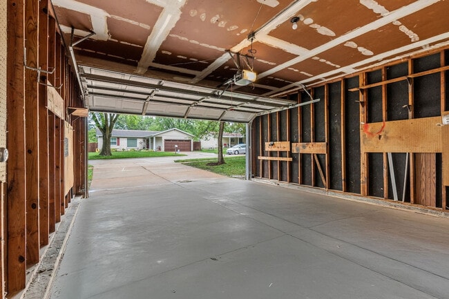 Building Photo - 2662 Smoke View Dr