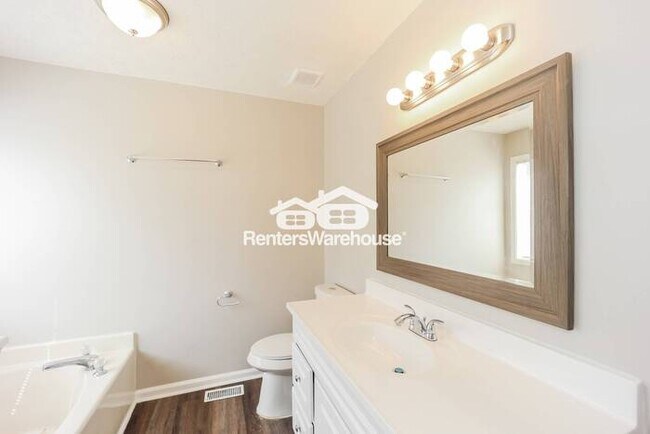 Building Photo - HUGE 3x3  Split Level Home in Whaleys Lake...
