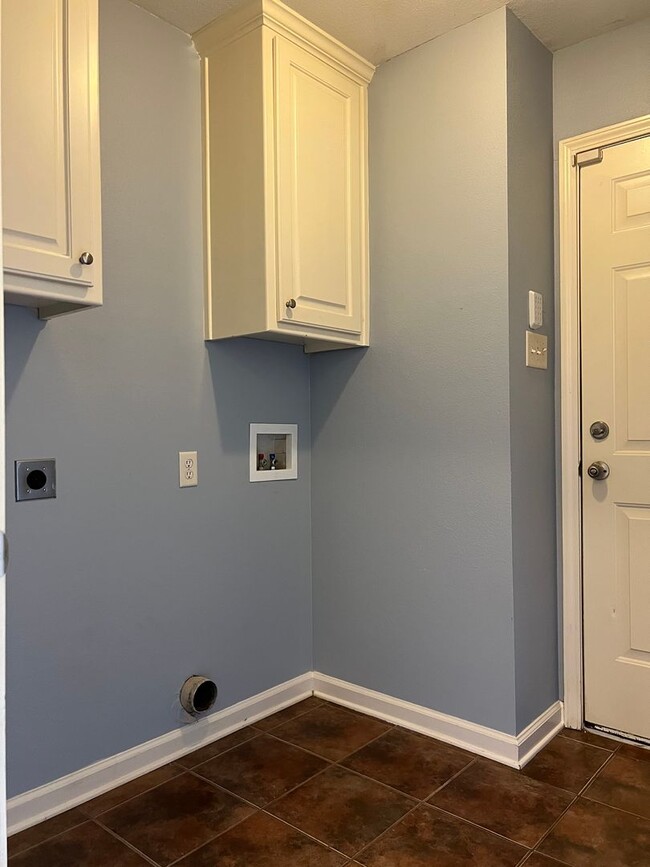 Building Photo - 303 Boston St